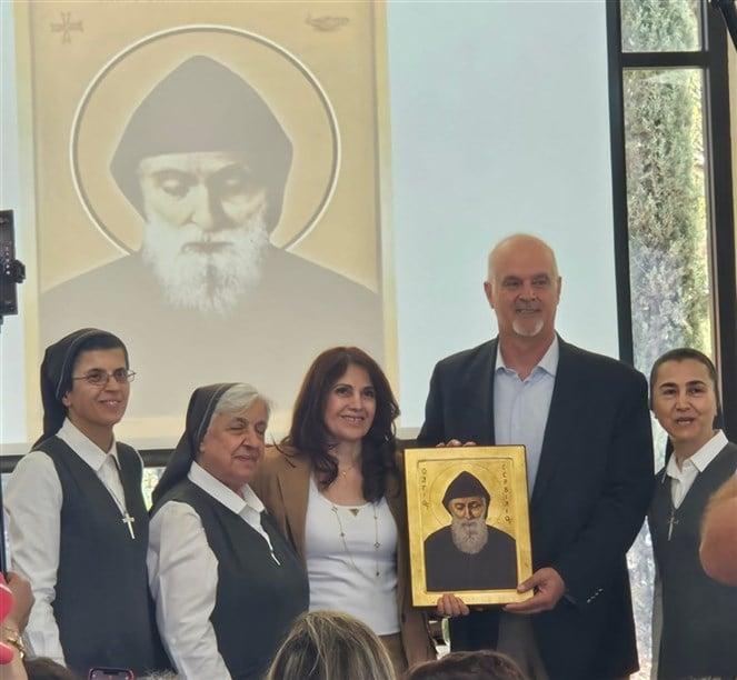 افتتاح كابيلا القديس شربل في Murrieta في كاليفورنيا
