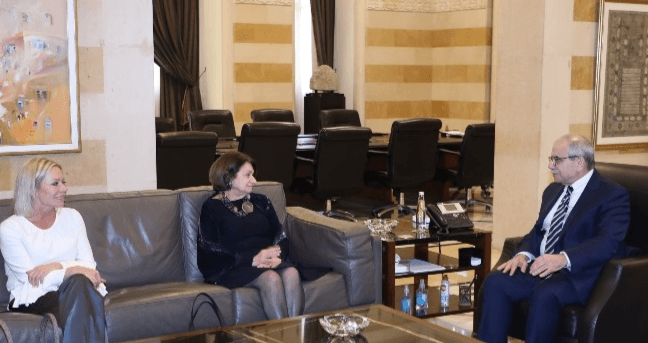 سلام بحث مع ديكارلو في تنفيذ القرارات الدولية وترأس اجتماعا وزاريا