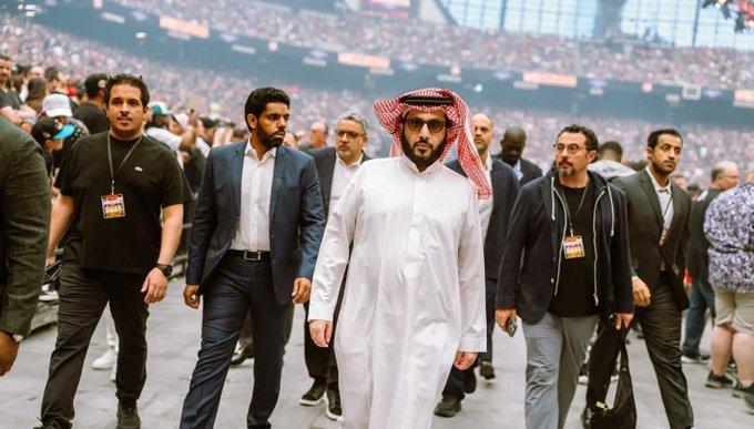 تركي آل الشيخ يحضر انطلاقة راسلمينيا 41 وسط ترقّب عالمي
