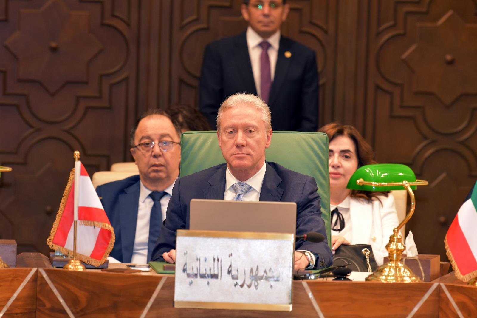 رجي من القاهرة: سياسة الحكومة ترتكز على فرض سيادتها وحصر السلاح بيدها