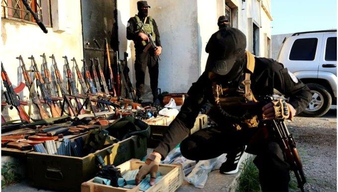 سوريا: ضبط شحنة أسلحة مخبأة بحافلة قادمة من لبنان