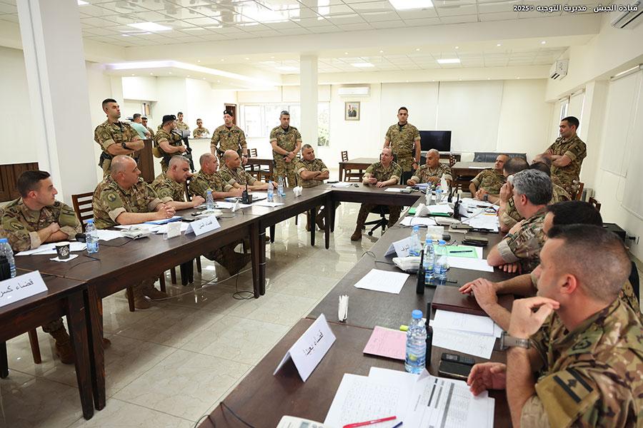 قائد الجيش يتفقد غرفة عمليات منطقة جبل لبنان