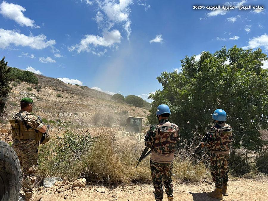  الجيش يفكك جهاز تجسس ويزيل ١٣ ساترًا ترابيًّا في بليدا