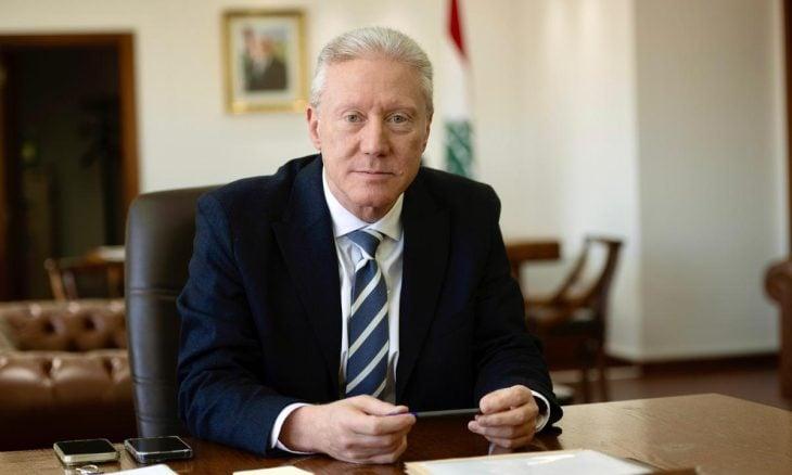 رجي يكثف اتصالاته لوقف الاعتداءات الاسرائيلية، ويعايد اللبنانيين رغم الآلام والمعاناة