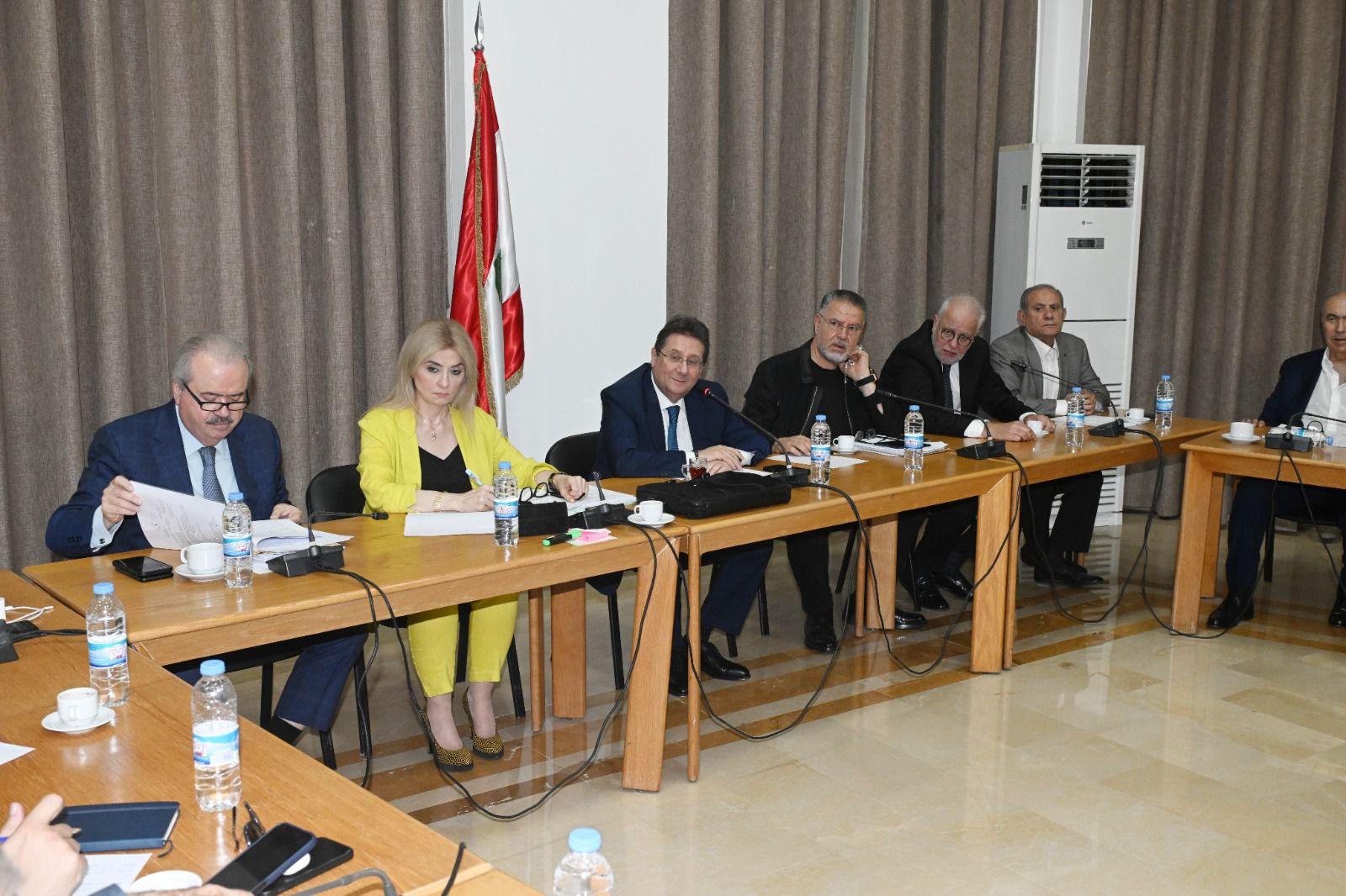 لجنة المال تستكمل جدول أعمالها غداً كنعان: أعطينا فرصة لمعالجة بعض الشؤون الاجتماعية والمالية قبل الجلسة التشريعية الاثنين