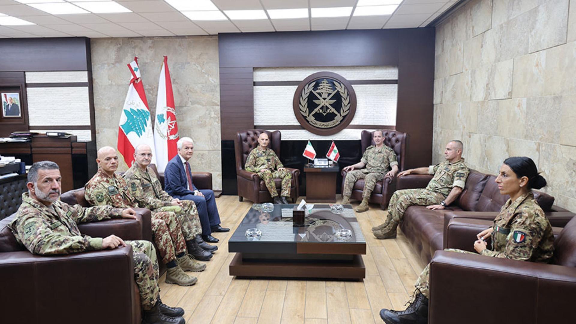 قائد الجيش بحث مع وفد إيطالي في الأوضاع العامة