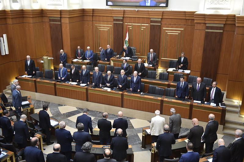 جلسة تشريعية تقر قوانين.. بري لعقيص: ما تهددوني.. ونواب القوات ينسحبون