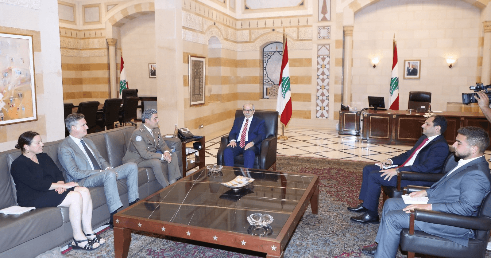 سلام يلتقي قائد اليونيفيل ويوجّه رسالة إلى الأمم المتحدة يطلب فيها تمديد تفويض قواتها حتى آب 2026