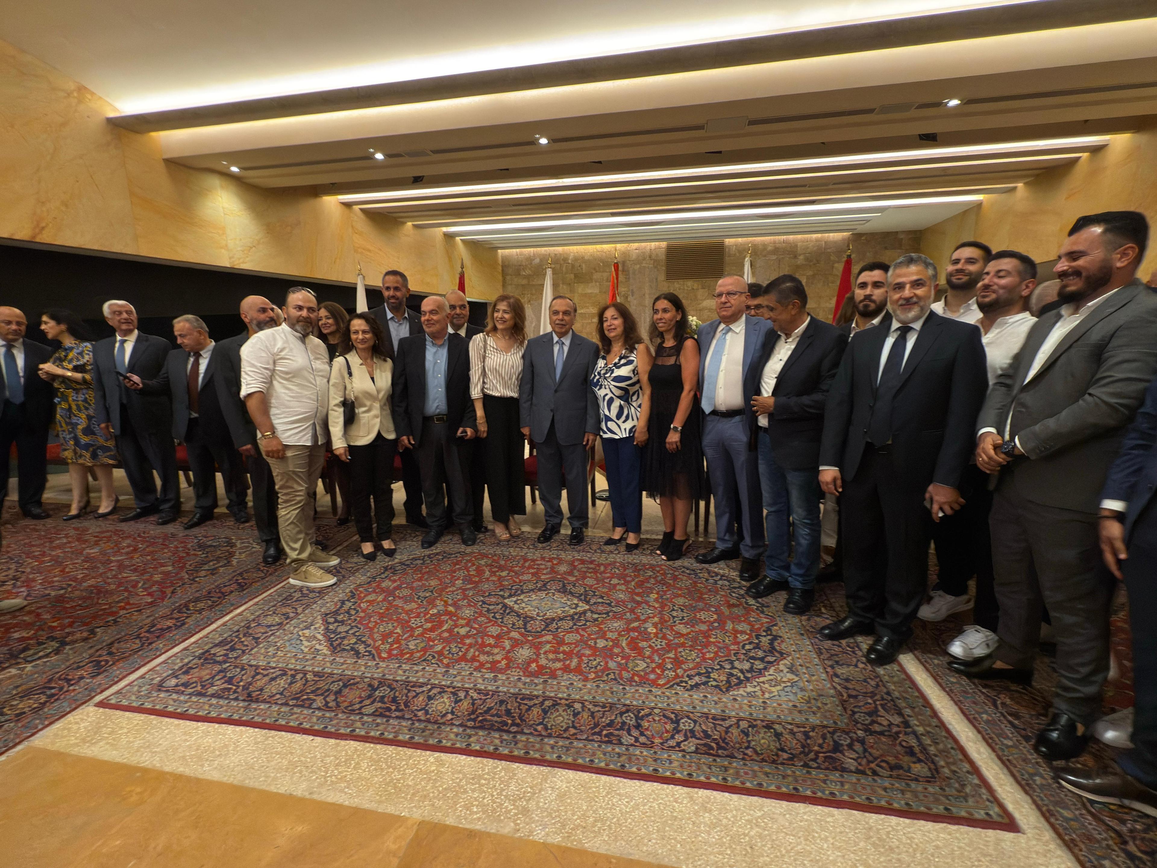 المجلس التنفيذي الجديد للرابطة المارونية يتقبل التهائي