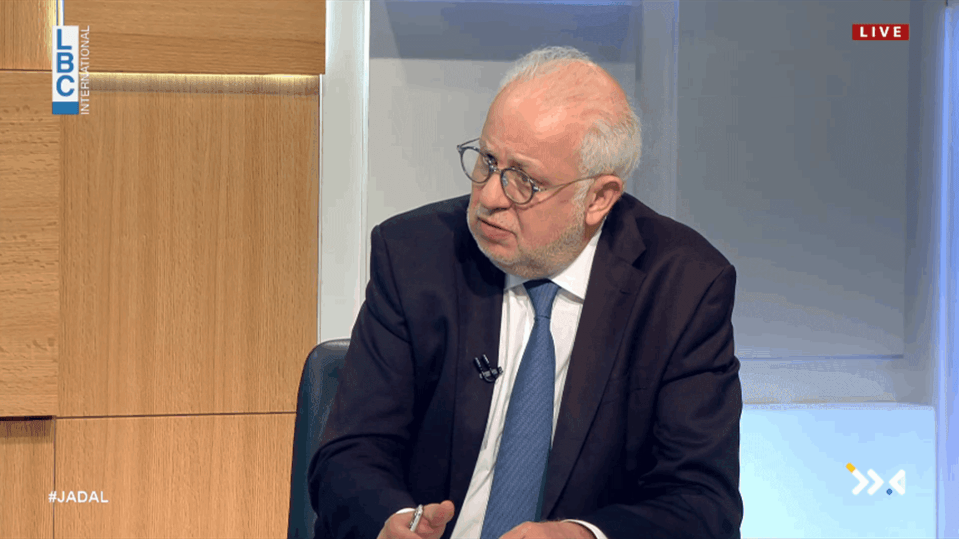 وزير العدل: التشكيلات وفق الكفاءة… وإذا لم يسلّم السلاح لن يكون هناك بناء دولة