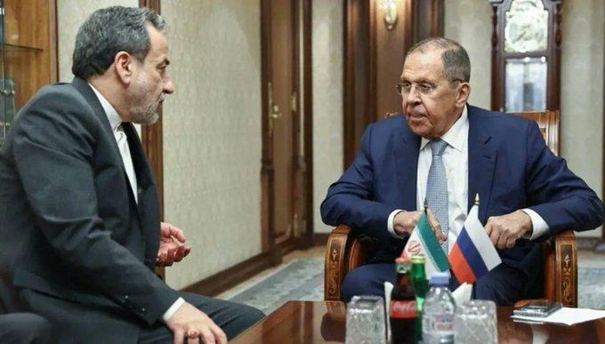 لافروف يلتقي عراقجي ويجدد عرض موسكو المساعدة في حل النزاع النووي
