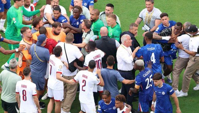 إنريكي يعتدي على مهاجم تشيلسي بعد خسارة كأس العالم للأندية 