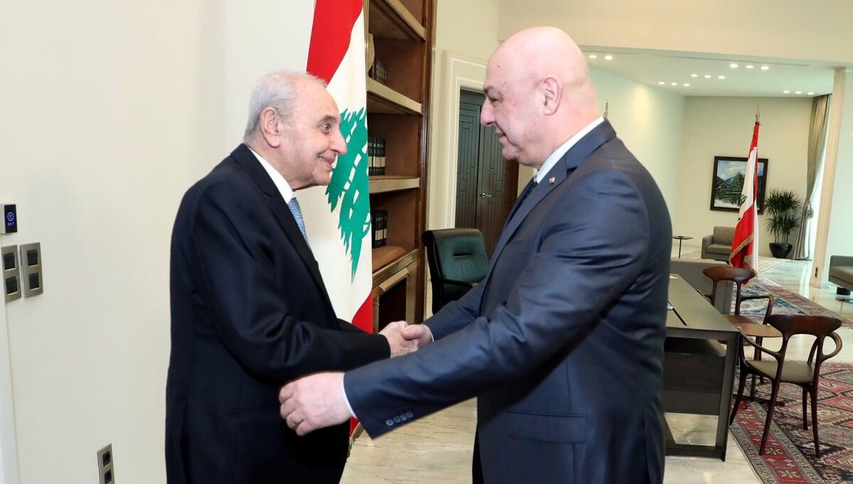 عون يعرض مع بري الأوضاع العامة والتطورات الإقليمية ويستقبل وزير الدفاع اليوناني ويبحث في دعم الجيش اللبناني