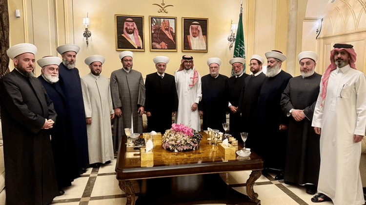 دريان ومفتون لبوا دعوة بخاري الى العشاء: تأكيد الثوابت وإتفاق الطائف