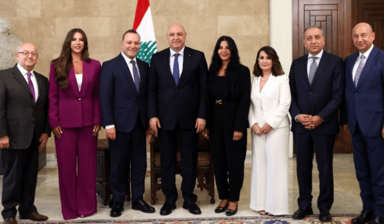 عون أمام وفد من نادي الصحافة: يجب التنبه من الاخبار المفبركة وسأسير في ملف الفساد الى النهاية شاء من شاء وأبى من أبى