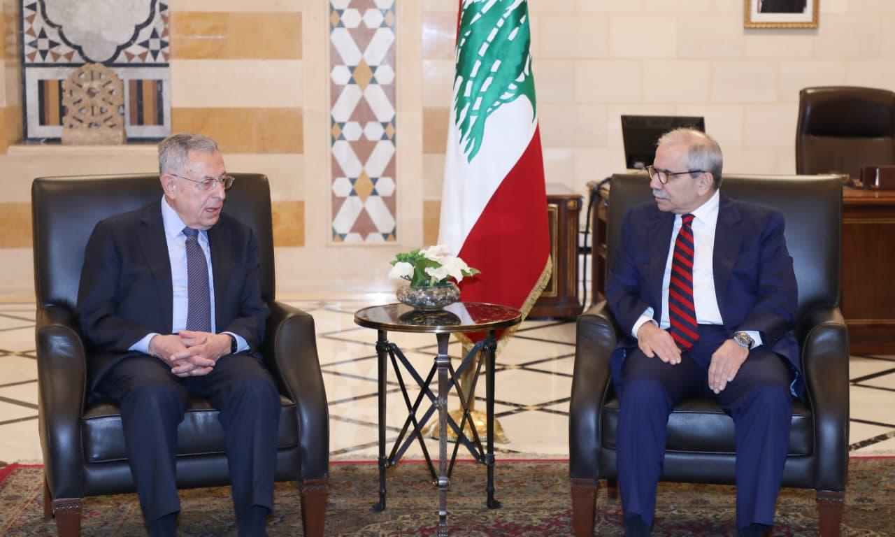 السنيورة من السراي: ندعم الرئيس سلام بقرار حصرية السلاح بيد الدولة