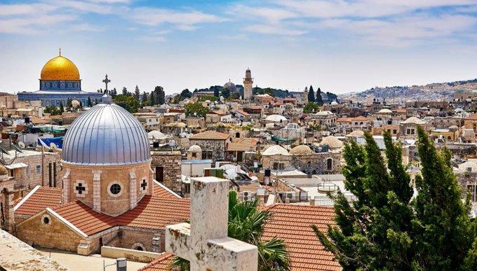 إسرائيل تجمد الحسابات البنكية للبطريركية الأرثوذكسية في القدس وفرض ضرائب باهظة على ممتلكاتها.