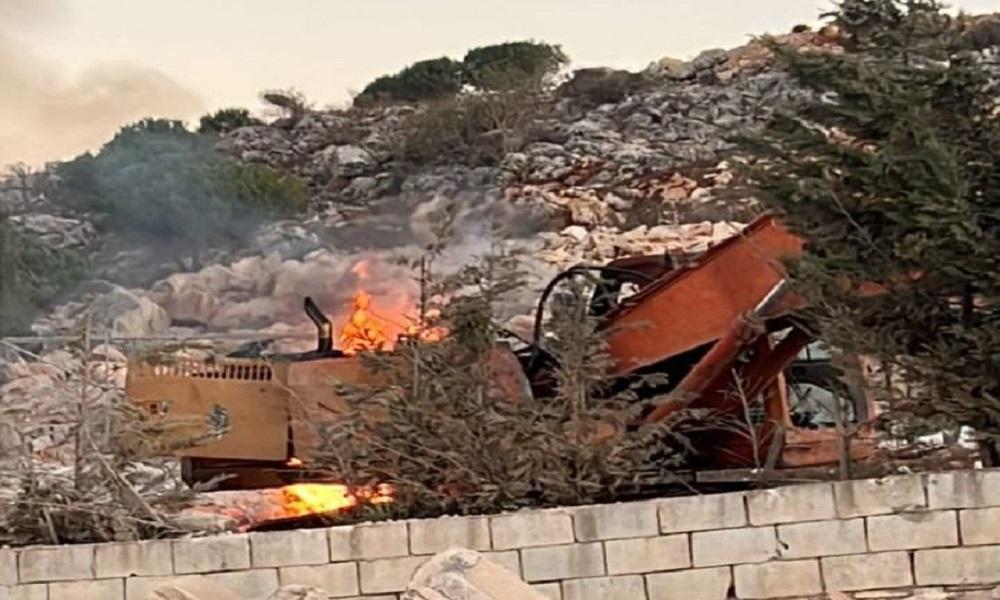 قنابل صوتية ومناشير جنوبا والجيش الإسرائيلي: استهدفناآليتين لـ"الحزب"