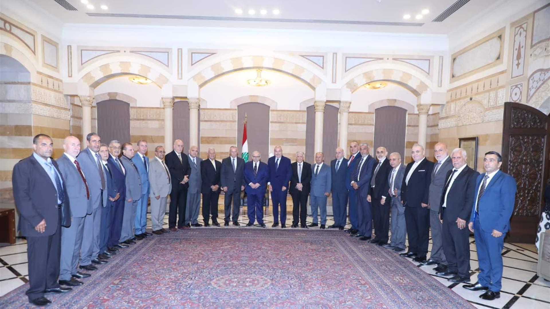 سلام: منحة للعسكريين شهريًا وروكز: الواقع لا يحتمل الانتظار