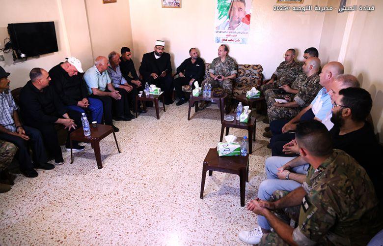 قائد الجيش يقدم التعازي لعدد من عائلات الشهداء