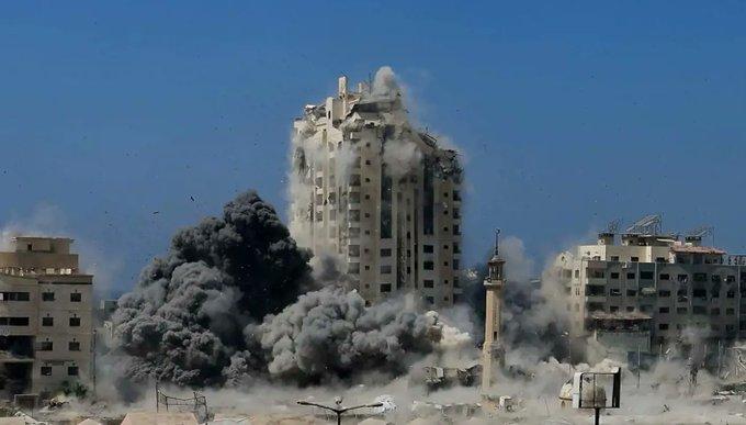 الجيش الإسرائيلي يدمر برج الجندي المجهول السكني بمدينة غزة