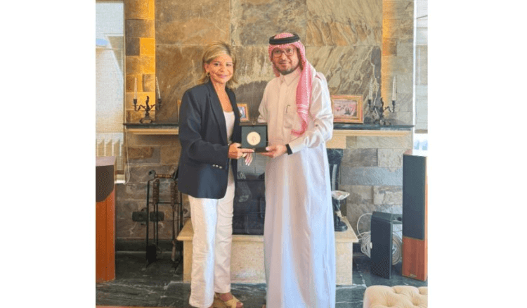 السفير بخاري زار مي شدياق وقدّم لها ميدالية السفارة تقديراً لمواقفها الوطنية والسيادية