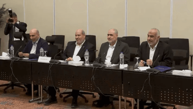 تفاصيل جديدة عن الاتفاق: "التحذير القاطع" لحماس ومصافحات بين إسرائيل وقطر