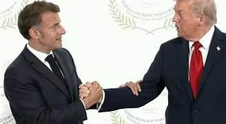 ترامب يكرر "مصافحته الغريبة" مع ماكرون