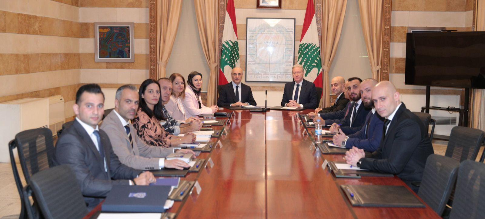 اقتراع غير المقيمين في اجتماع للجنة المشتركة من وزارتي الداخلية والخارجية