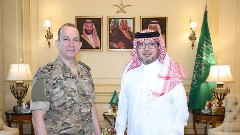 السفير السعودي استقبل قائد الجيش... وبحث في الإجراءات جنوباً