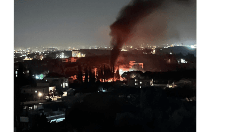 غارة مسائية على حومين الفوقا.. واستهداف سيارة في خربة سلم وتحركات عسكرية جنوبا
