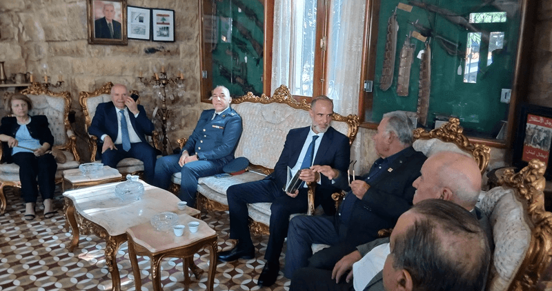 رسامني زار بيت الاستقلال في بشامون : الجيش رمز الوحدة الوطنية