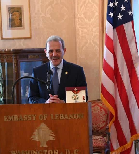 “غابريال عيسى يواجه فوضى المشهد الإعلامي: طفيليات تتسلّق على السياسة وتشوّه الحقائق”
