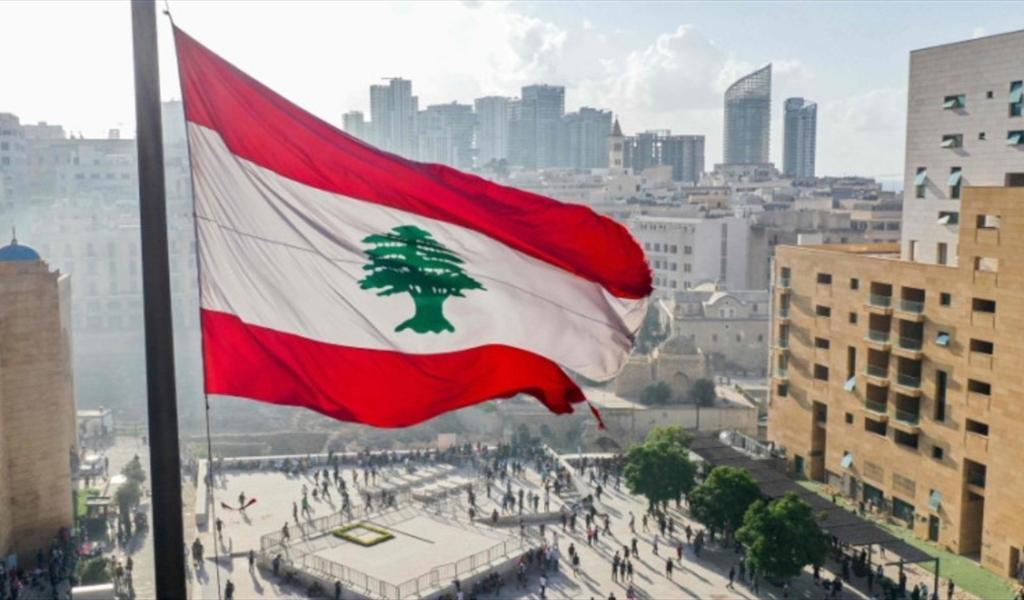 لبنان يحيي الأعياد بمشهدين شديدي التناقض