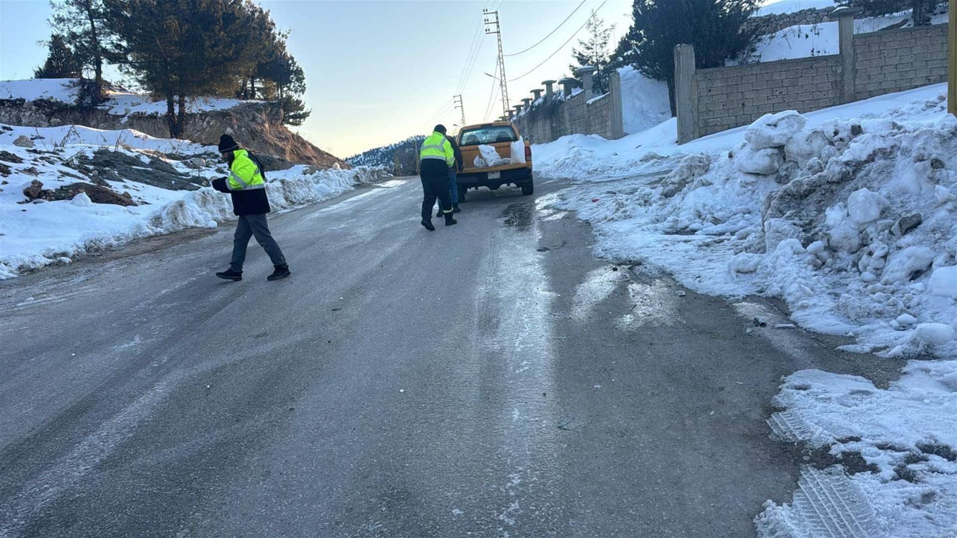 الاشغال تواصل جهودها لمواجهة تداعيات العاصفة الثلجية