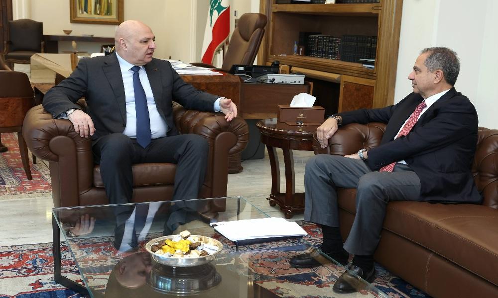 عون يبحث مع صدي مشاريع "الطاقة".. معوّض: لوضع حدّ لوجود سلاح خارج إطار الدولة
