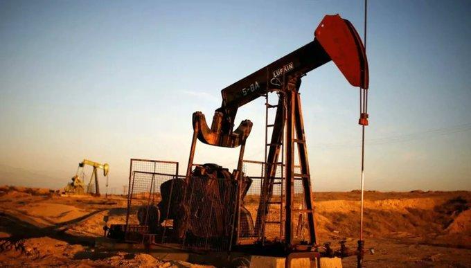 في اليوم الأول للتداول هذا العام... ارتفاع أسعار النفط بعد أكبر خسارة سنوية منذ 2020