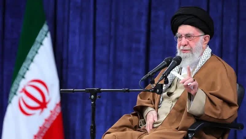 خامنئي في ردّ على تصريحات ترامب: إيران لن تستسلم للعدو وستهزمه