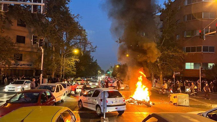 إيران تحت النار: الحرس الثوري يقتل 4 متظاهرين