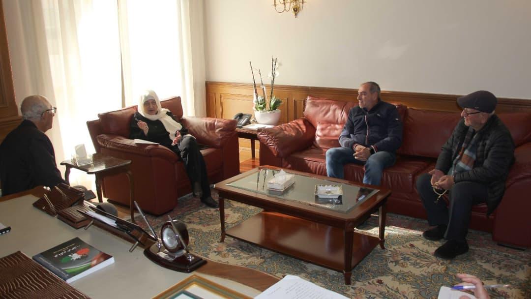 بهية الحريري تستمع لمطالب قاطني تجمعات فلسطينية وأصحاب وكالات بحرية في مرفأ صيدا