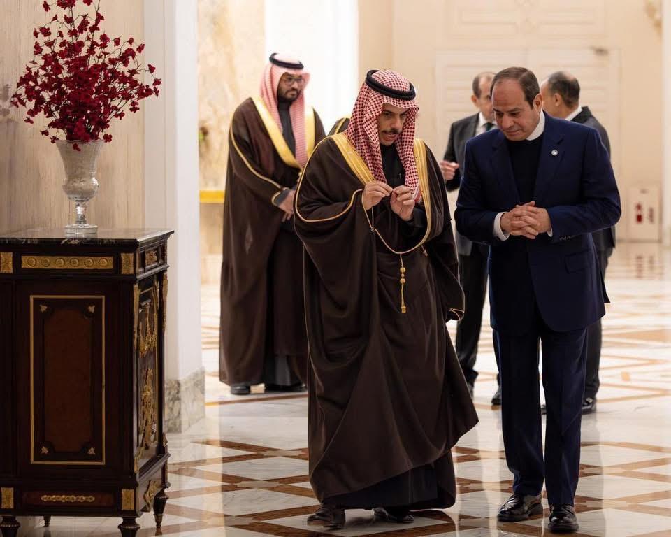 الحرب على غزة بين وزير الخارجية السعودي والسيسي