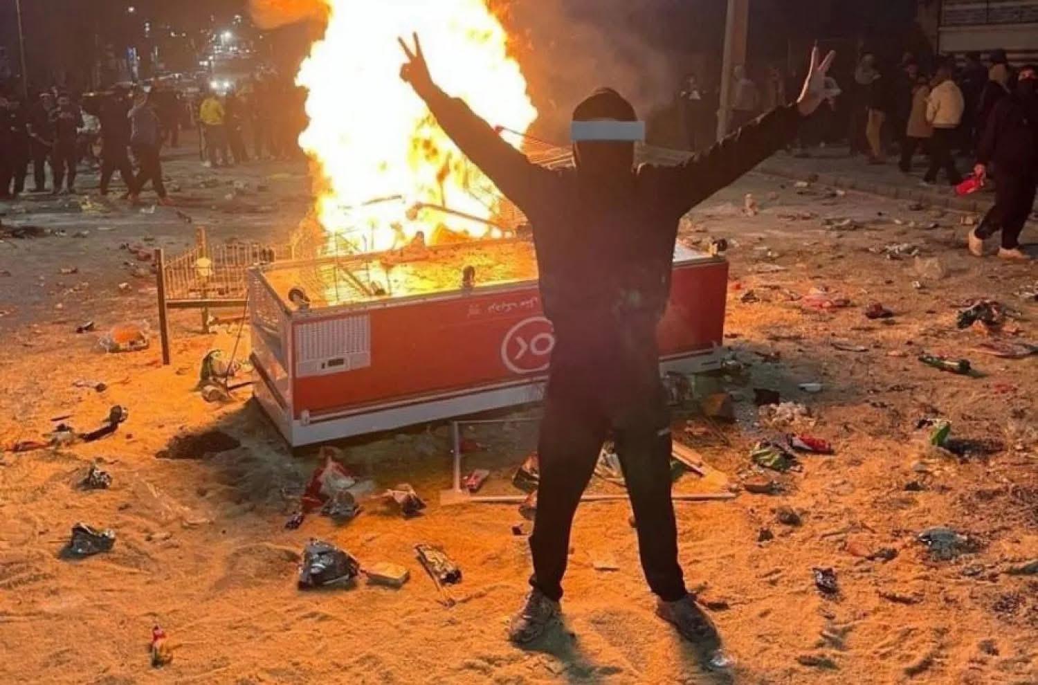 مقتل مدّعي عام حرقاً في احتجاجات إيران وتحذير من مظاهرات جديدة