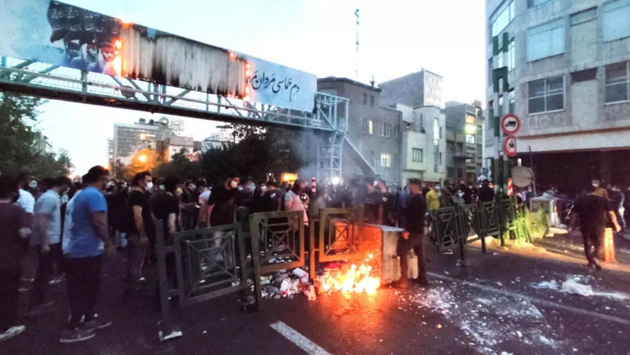 منذ أكثر من 60 ساعة... استمرار انقطاع الإنترنت في إيران