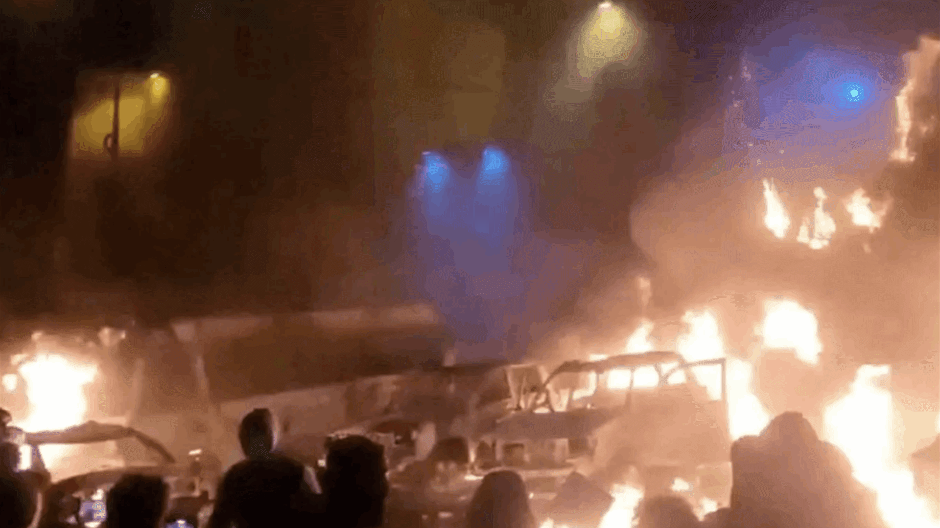 نجل شاه إيران يحثّ قوات الأمن على "الوقوف مع الشعب"