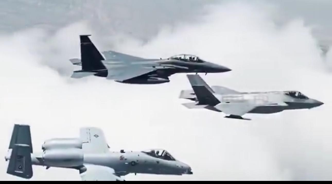 الولايات المتحدة تنشر 12 طائرة مقاتلة من طراز F-15 في الشرق الأوسط