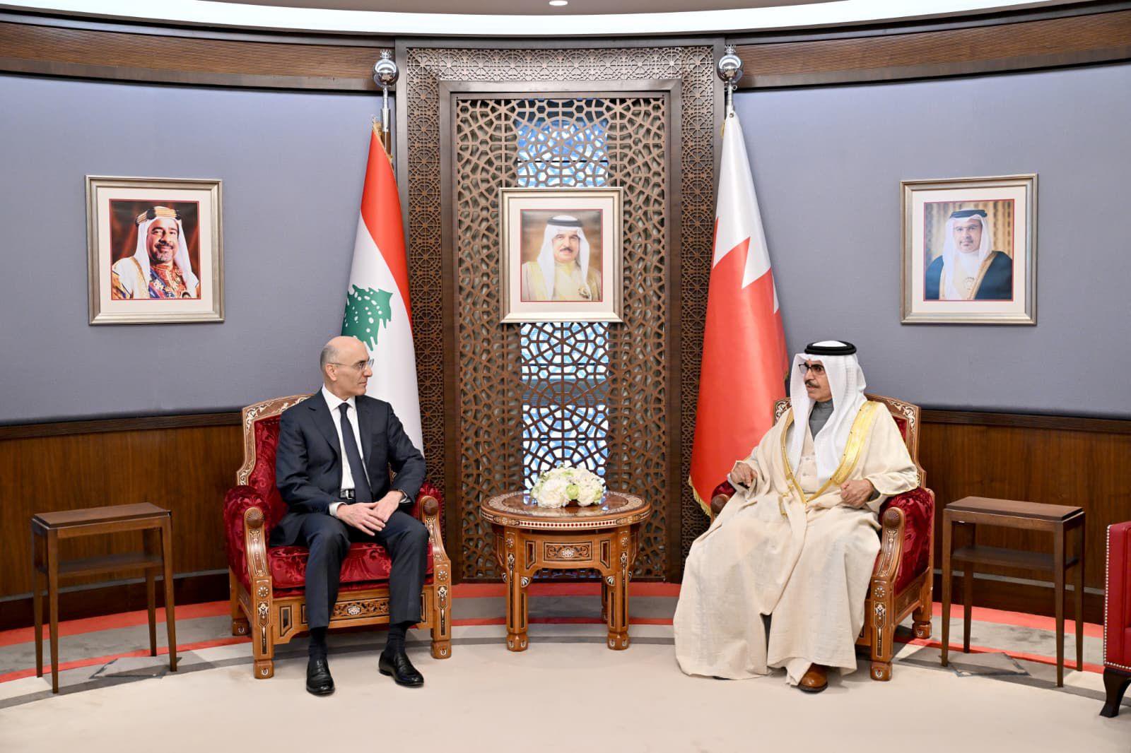 الحجار يلتقي نظيره البحريني: مباحثات تركز على التحديات الأمنية المشتركة وتطوير التعاون