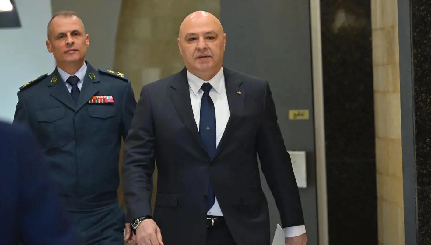 عون ممتعض من كلام قاسم ولا لقاء مع رعد.. وبري على الخط!