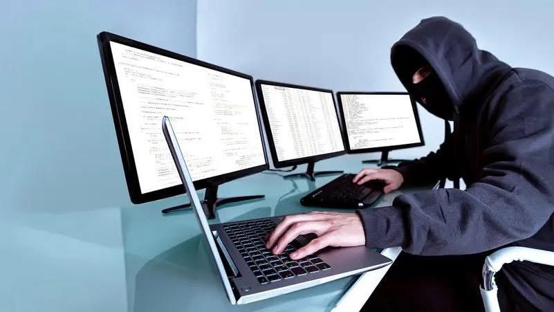 من أخطر 5 في العالم.. مصر تطيح بعصابة استهدفت مايكروسوفت وشركات عالمية
