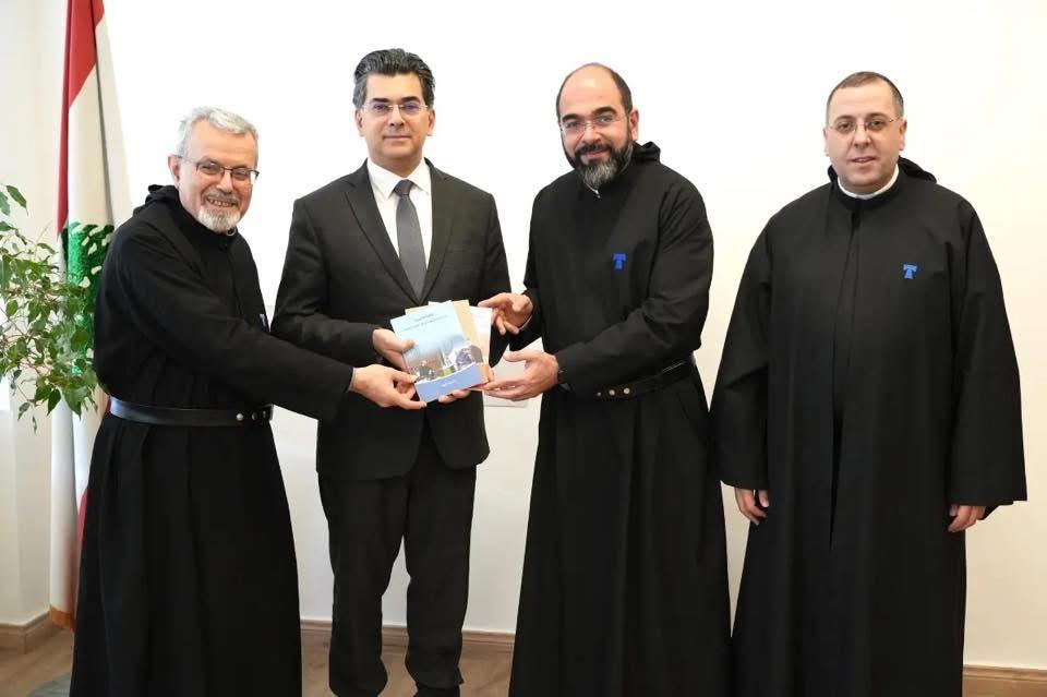 مرقص يرأس اجتماعا اداريا ويلتقي وفد الانطونية