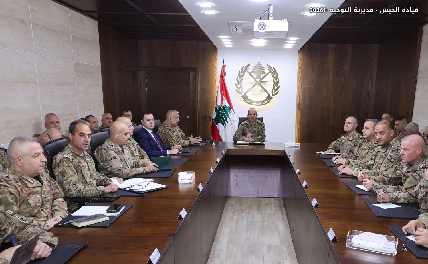 قائد الجيش اللبناني في اجتماع "استثنائي" مع أركان القيادة: المرحلة دقيقة ترتبط ببقاء لبنان والحل ليس عسكريًّا فقط